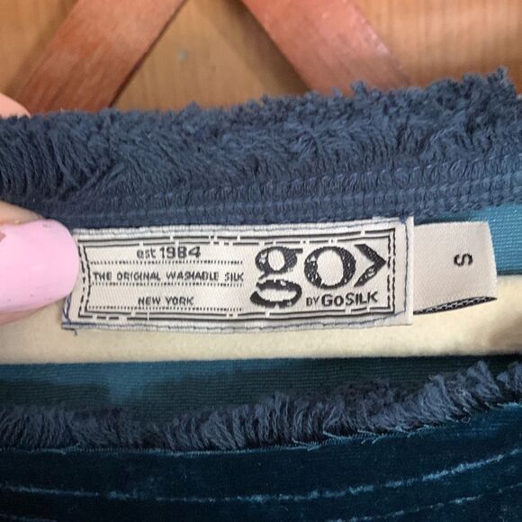 Go > Go Silk deep green velour long sleeve frayed hem tunic top - Picture 2 of 10